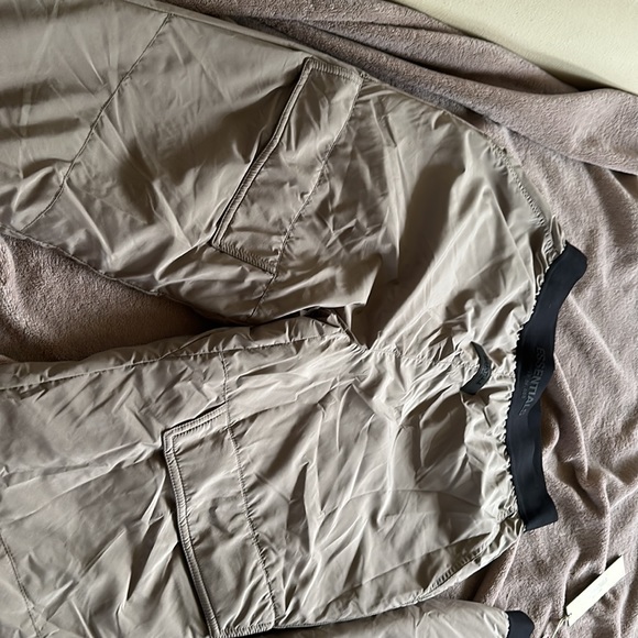 Tan puff pants size small - Picture 2 of 5